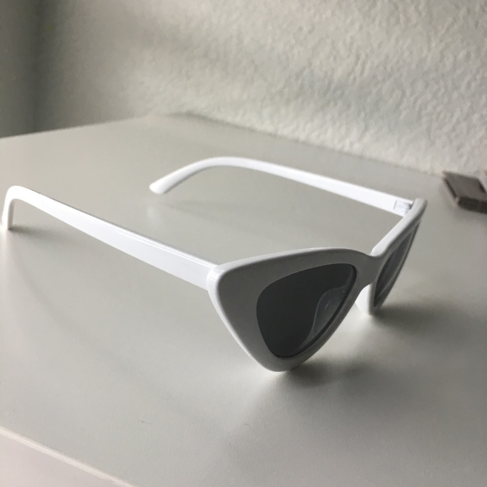 Vintage White Frame Cat Eye Sunglasses - Picture 3 of 4